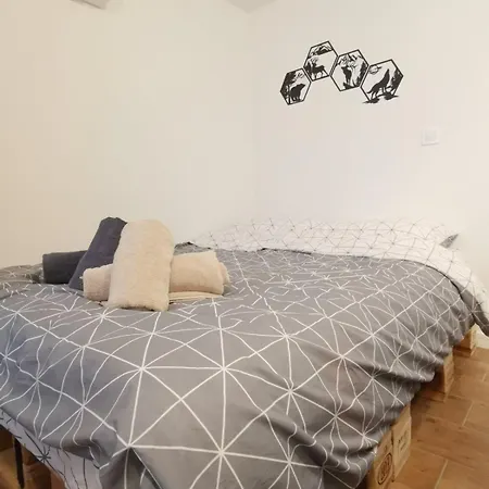 Apartment Tiny Hideaway - Charming By Sea Garden *