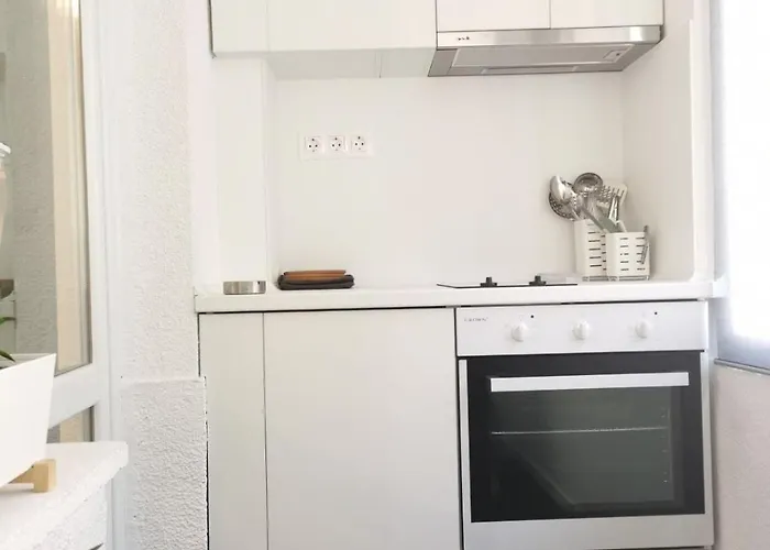 Tiny Hideaway - Charming By Sea Garden 아파트 *